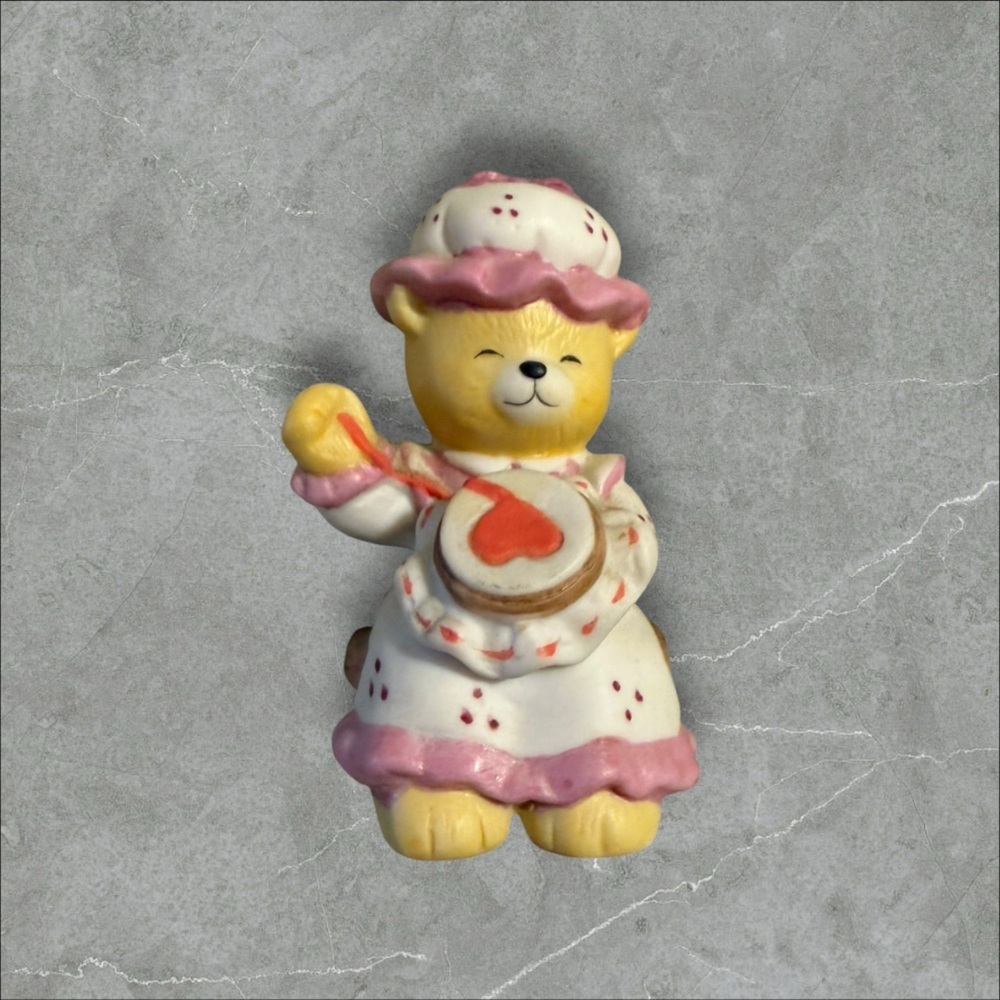 Vintage Needlpoint Nellie figurine Bears‎ of Distinction by Bronson Figurine